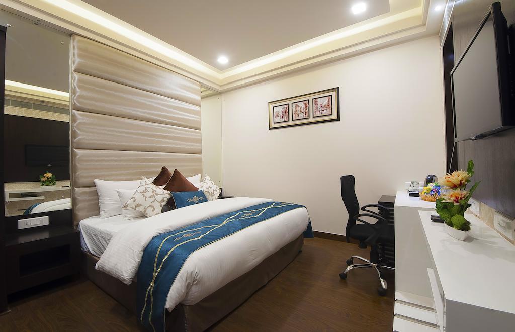 Hotel Taj Princess - Boutique Hotel Делхи Стая снимка