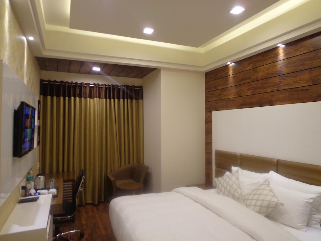 Hotel Taj Princess - Boutique Hotel Делхи Екстериор снимка