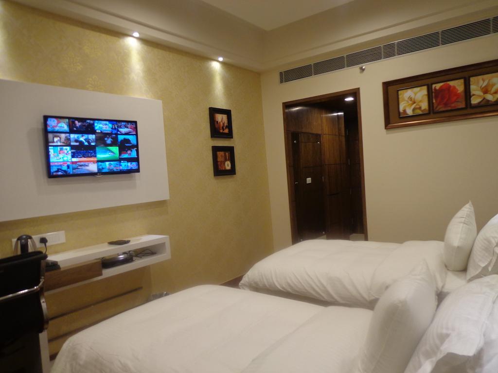 Hotel Taj Princess - Boutique Hotel Делхи Екстериор снимка