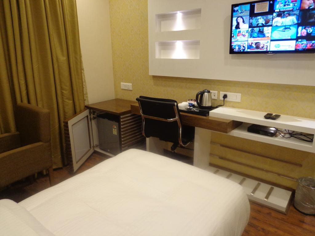 Hotel Taj Princess - Boutique Hotel Делхи Екстериор снимка