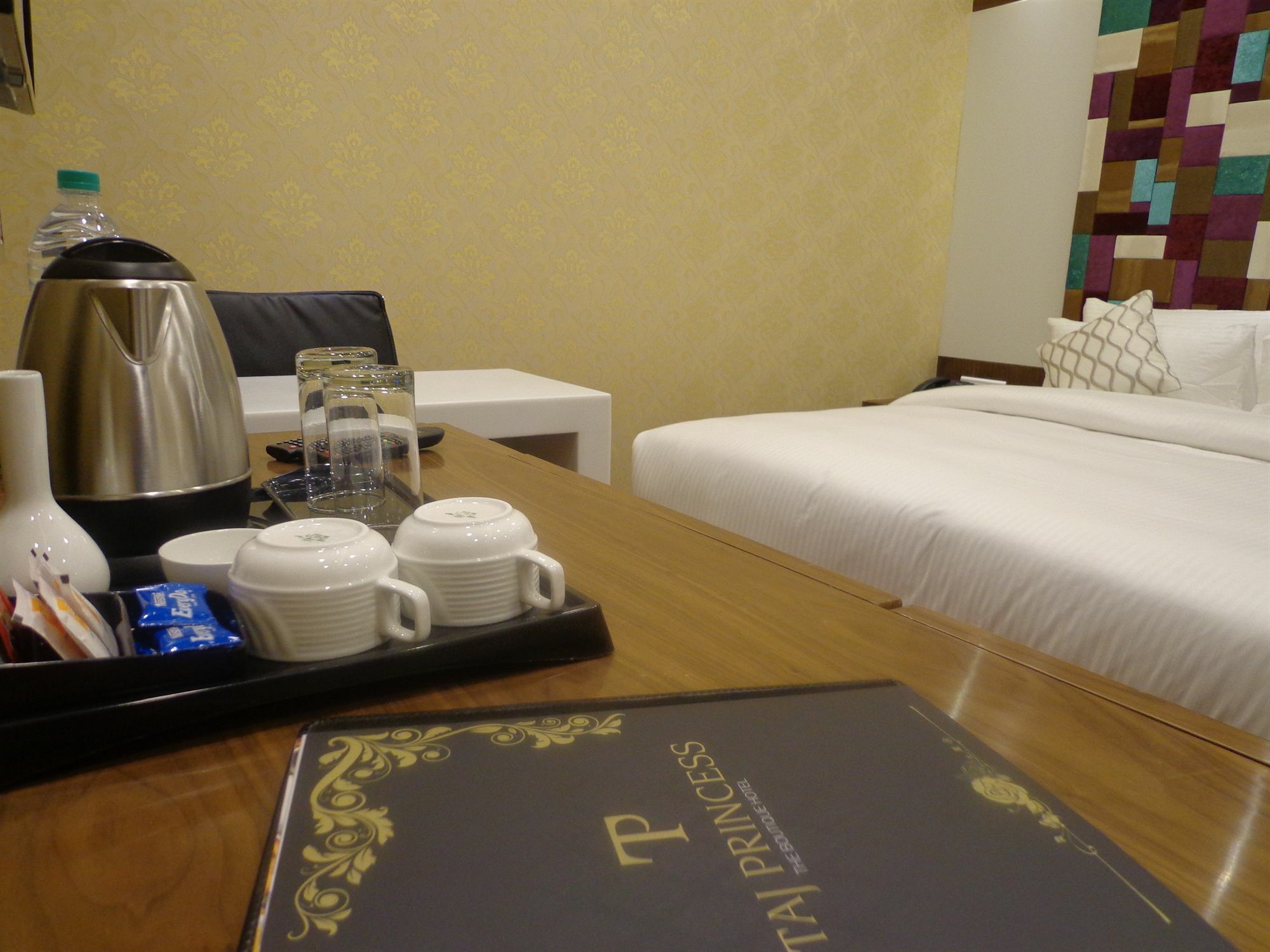 Hotel Taj Princess - Boutique Hotel Делхи Екстериор снимка