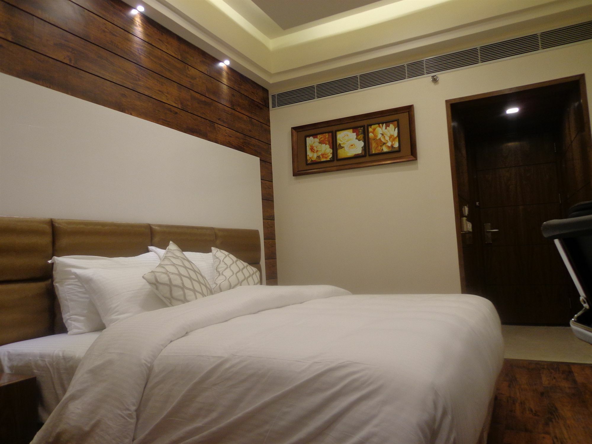 Hotel Taj Princess - Boutique Hotel Делхи Екстериор снимка