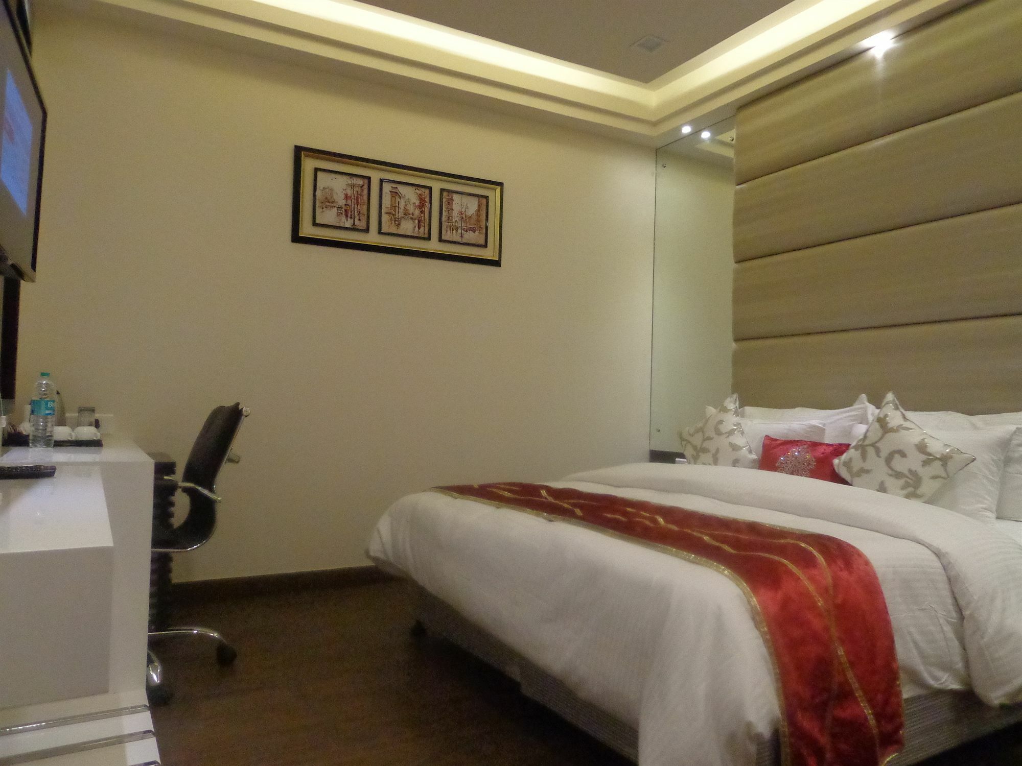 Hotel Taj Princess - Boutique Hotel Делхи Екстериор снимка